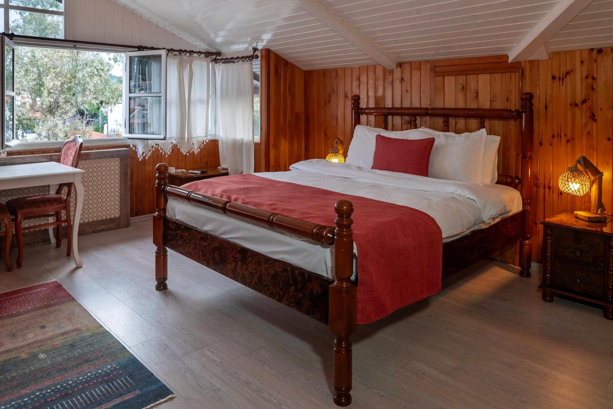 Black Lotus Hotel