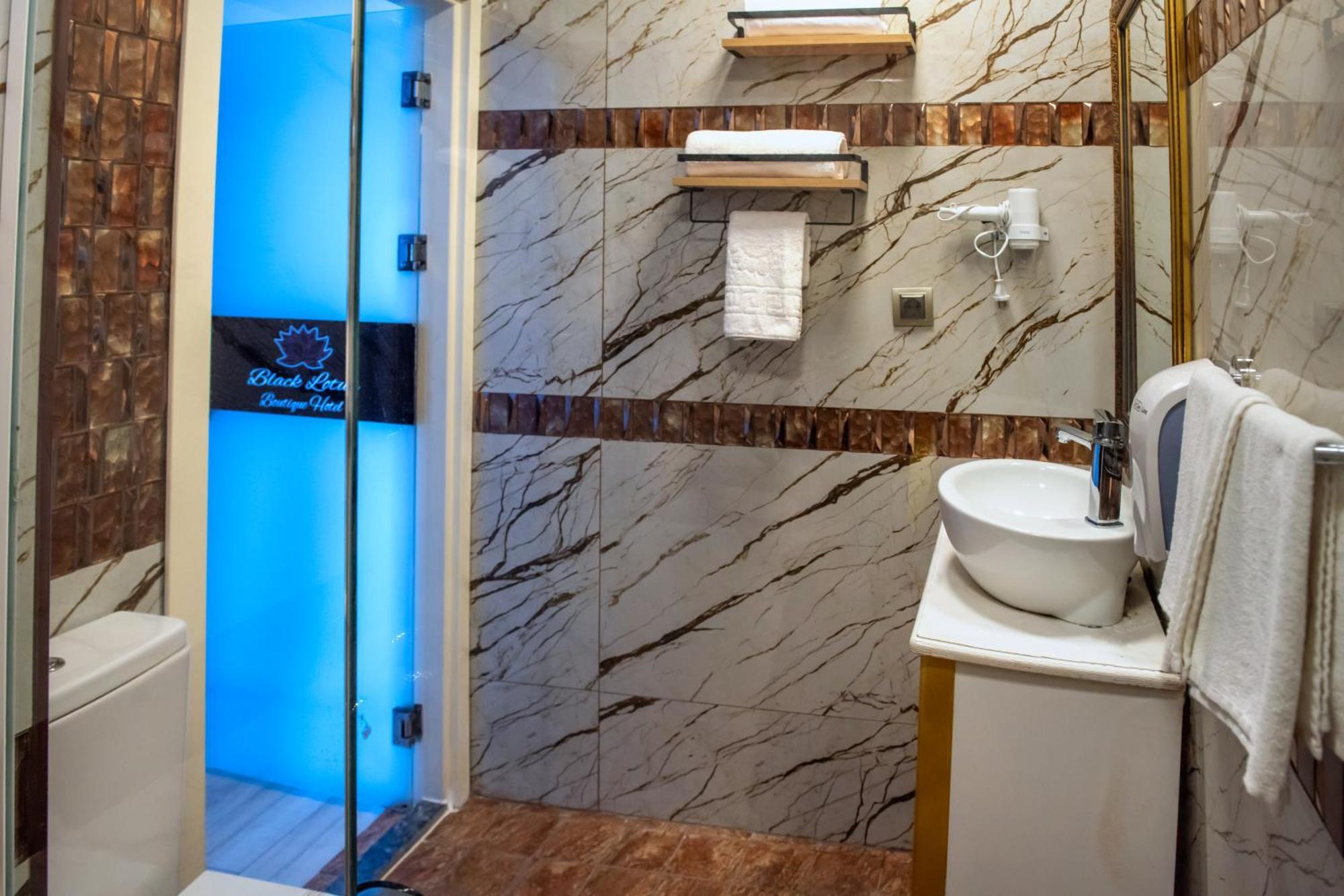 Hotel Black Lotus
